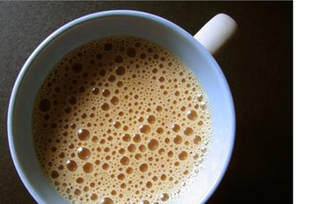 數目較多的咖啡牛奶斑