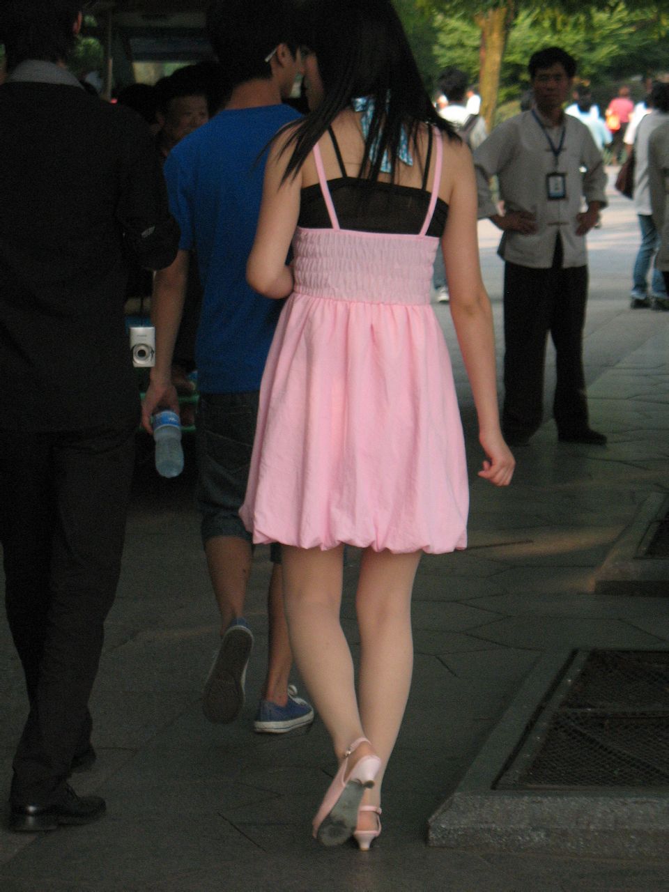 2010年06月06日西湖蘇堤穿太陽裙的女孩兒