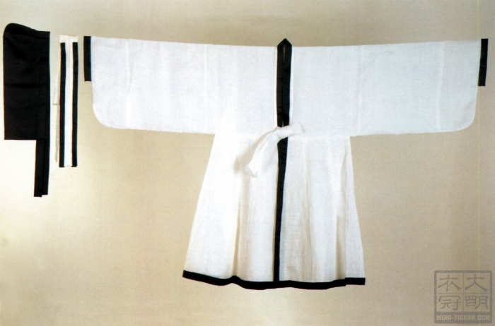 古代朝鮮人所製作朱子深衣