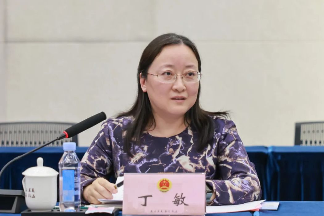 丁敏(江蘇省蘇州市吳中區委常委、區紀委書記,區監察委員會主任,四級高級監察官) 丁敏(江蘇省蘇州市吳中區委常委、區紀委書記,區監察委員會主任,四級高級監察官)