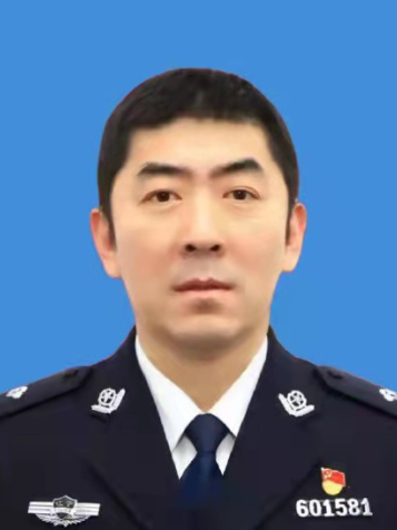 曹毅(遼寧省寬甸滿族自治縣副縣長、公安局局長) 曹毅(遼寧省寬甸滿族自治縣副縣長、公安局局長)