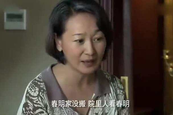 蘇母(現代都市劇《正陽門下》中的角色,由哈斯高娃飾演) 蘇母(現代都市劇《正陽門下》中的角色,由哈斯高娃飾演)
