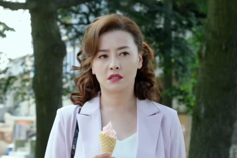 郝麗君(《微笑媽媽》中的虛擬女性角色)