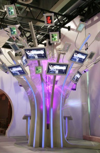 該院製作的“光纖信息樹”亮相上海世博會