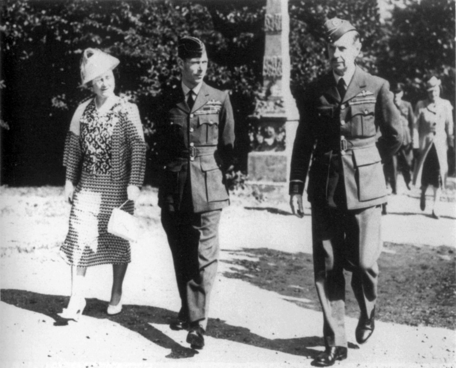 1940年，道丁與伊莉莎白二世以及英王喬治六世