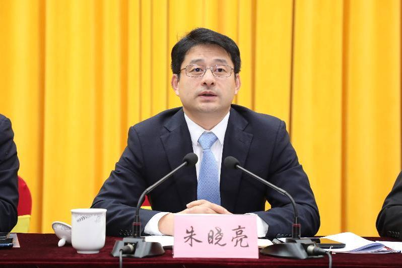 朱曉亮(崑山市千燈鎮黨委書記,國家現代化農業示範區管理辦公室主任) 朱曉亮(崑山市千燈鎮黨委書記,國家現代化農業示範區管理辦公室主任)