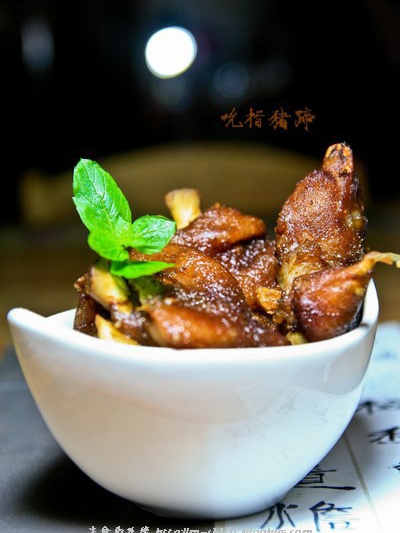 吮指豬蹄 吮指豬蹄