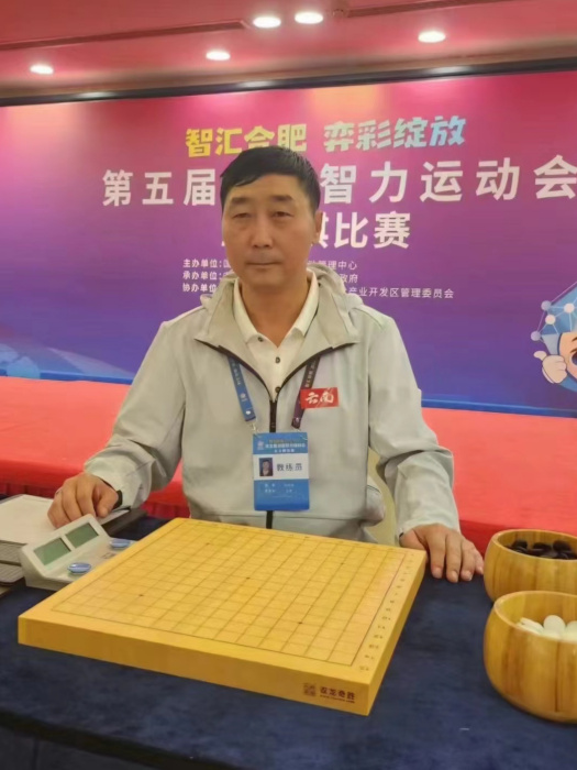 劉曉龍(昆明市五子棋協會會長) 劉曉龍(昆明市五子棋協會會長)