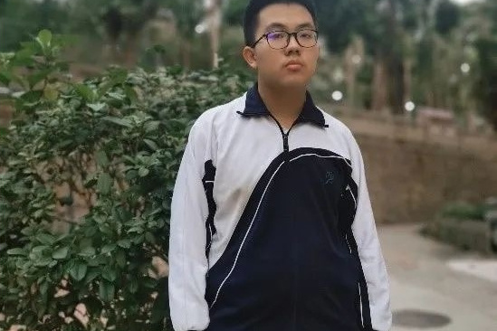 吳炳辰(深圳中學學生) 吳炳辰(深圳中學學生)