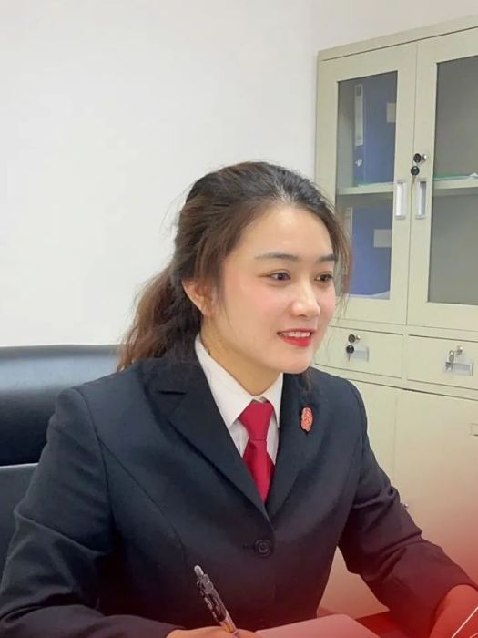 吳春梅(南昌市青山湖區人民法院政治部副主任) 吳春梅(南昌市青山湖區人民法院政治部副主任)