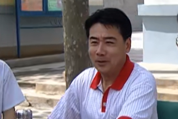 劉春明(農村題材劇《玫瑰園裡的老少爺們兒》中的角色) 劉春明(農村題材劇《玫瑰園裡的老少爺們兒》中的角色)