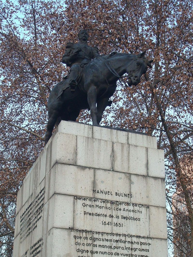 曼努埃爾·布爾內斯騎馬的雕像（位於聖地亞哥）