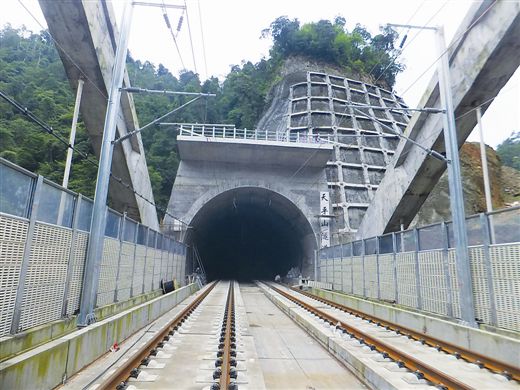 貴廣高速鐵路天平山隧道