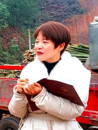 任敏(第十四屆全國人大代表,四川省宜賓市江安縣仁和鎮鹿鳴村黨支部書記) 任敏(第十四屆全國人大代表,四川省宜賓市江安縣仁和鎮鹿鳴村黨支部書記)