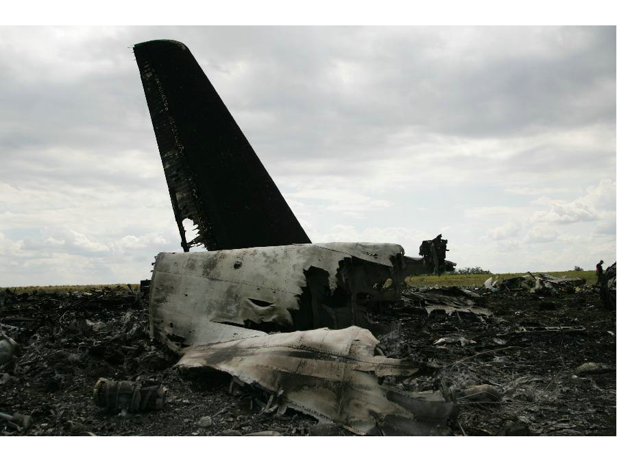 被擊落的伊爾-76殘骸