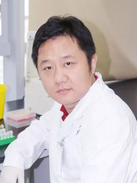 趙明(中南大學湘雅二醫院皮膚科教授,中國醫學科學院免疫相關性皮膚病診治關鍵技術創新單元主任) 趙明(中南大學湘雅二醫院皮膚科教授,中國醫學科學院免疫相關性皮膚病診治關鍵技術創新單元主任)