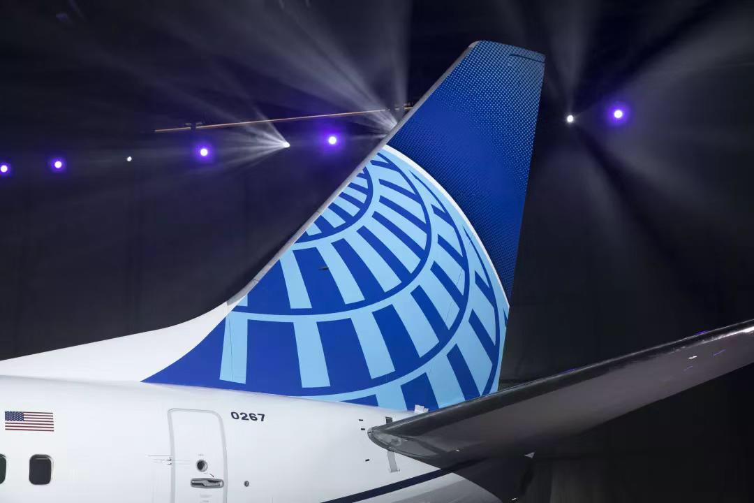 美聯航新logo