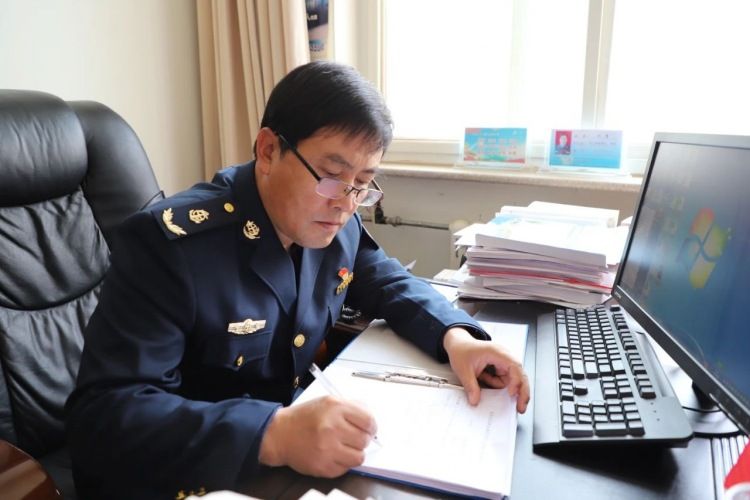 劉慧(固原市彭陽縣交通運輸綜合執法大隊大隊長) 劉慧(固原市彭陽縣交通運輸綜合執法大隊大隊長)