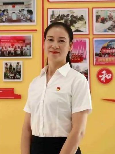 黃小娟(中共二十大代表,江西省撫州市南豐縣琴城鎮琴台路社區黨總支書記、居委會主任) 黃小娟(中共二十大代表,江西省撫州市南豐縣琴城鎮琴台路社區黨總支書記、居委會主任)