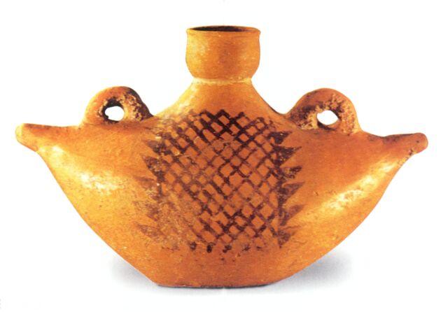 船形彩陶壺