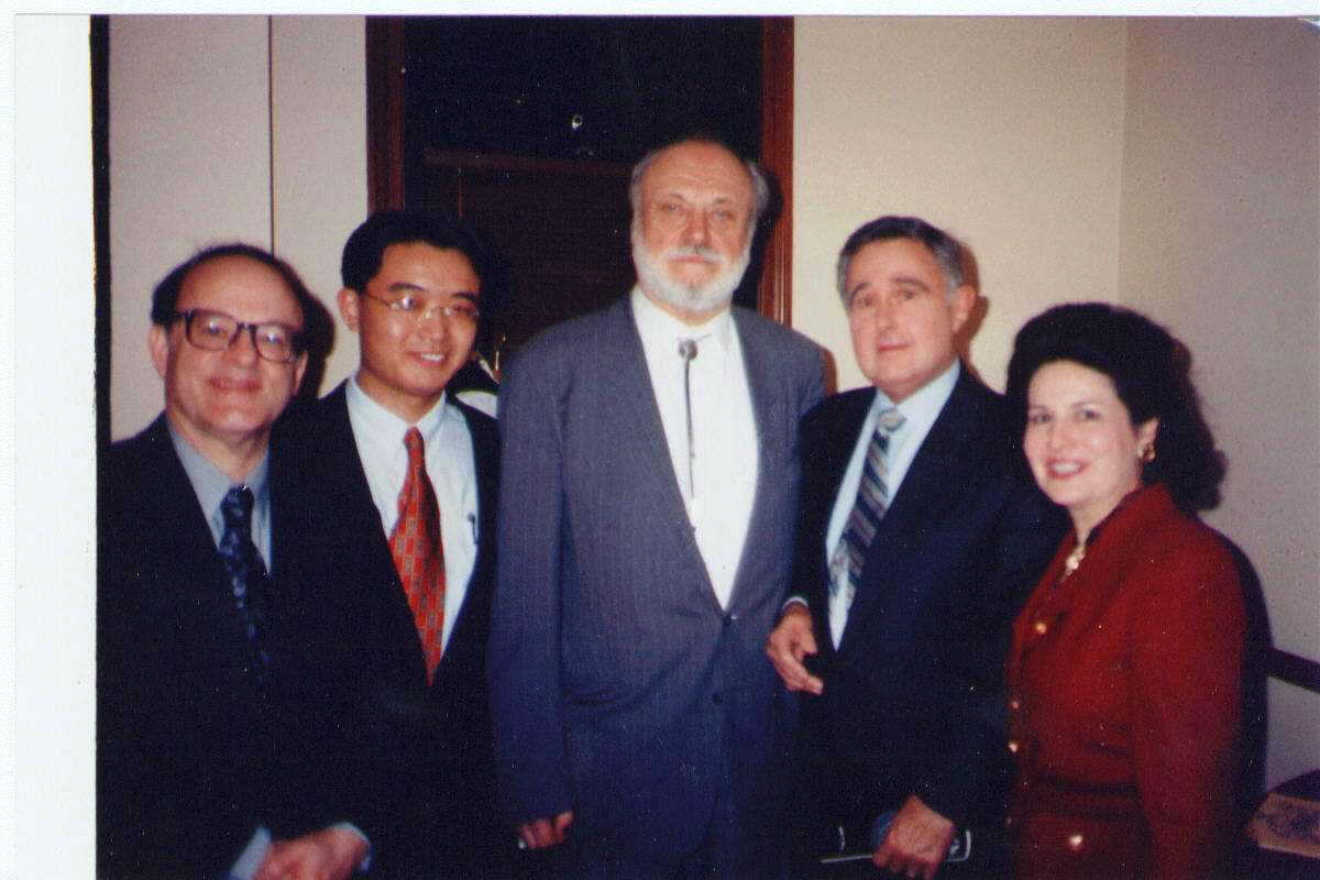 1996年與恩師索羅門.米茲考夫斯基(左)