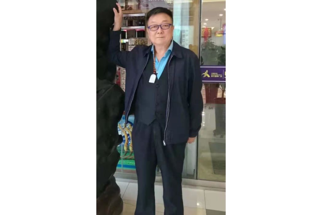 陳世明(陝西玉德隕石藝術品有限公司董事長) 陳世明(陝西玉德隕石藝術品有限公司董事長)