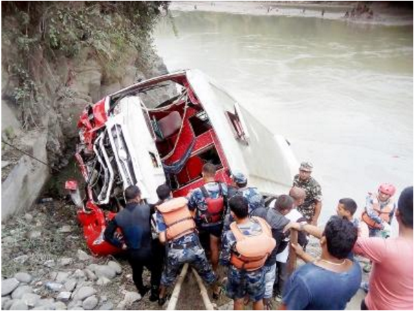 10·28尼泊爾客車墜河事故