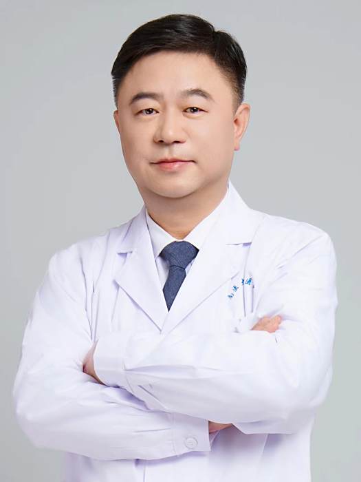 薛勁松(南京醫科大學眼科醫院副院長) 薛勁松(南京醫科大學眼科醫院副院長)