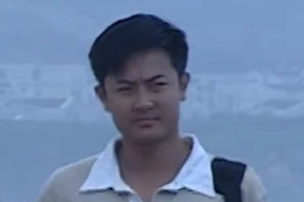 戴樂(懸疑電視劇《窗外有張臉》中由印小天飾演的記者角色) 戴樂(懸疑電視劇《窗外有張臉》中由印小天飾演的記者角色)