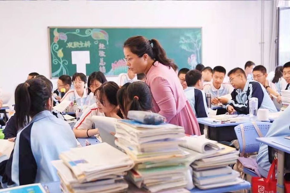 陳亞春(河北省優秀班主任、河北省書香園丁、特級教師,正高級教師) 陳亞春(河北省優秀班主任、河北省書香園丁、特級教師,正高級教師)