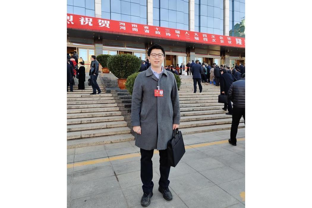 馮國鑫(河南羚銳製藥股份有限公司董事、副總經理) 馮國鑫(河南羚銳製藥股份有限公司董事、副總經理)