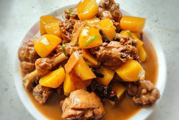 土豆悶雞 土豆悶雞