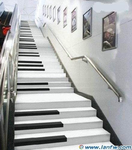 鋼琴樓梯