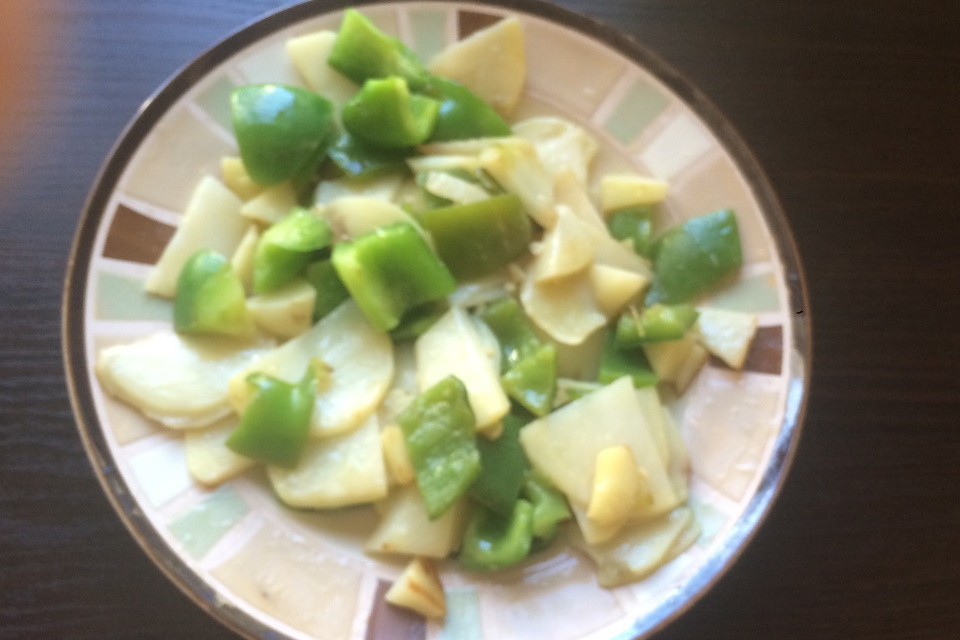 土豆片炒辣椒 土豆片炒辣椒