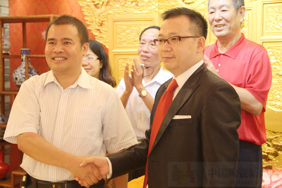亞洲陶瓷與中國陶瓷新聞網戰略合作簽約.