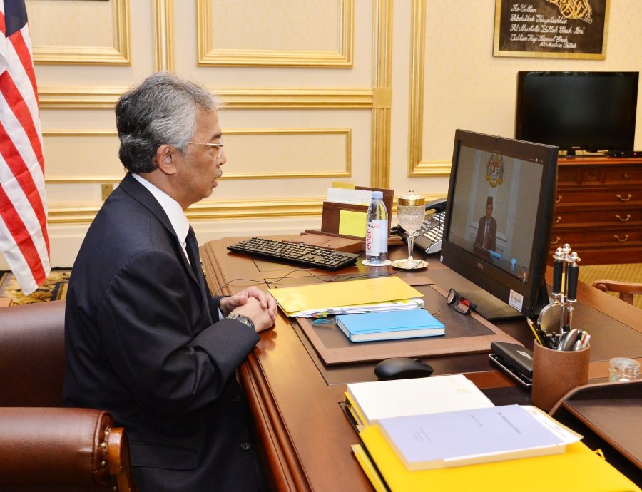 馬來西亞總理穆希丁正在進行視頻會議