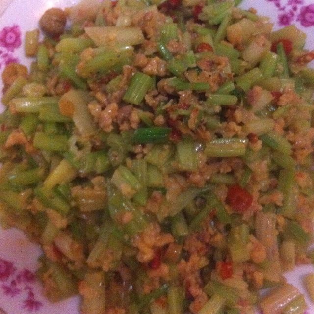爛肉芹菜 爛肉芹菜