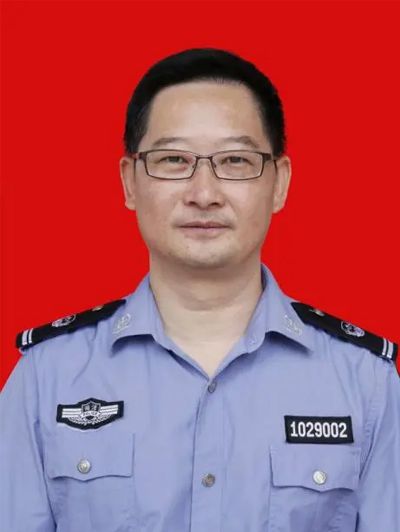 李劍波(江西省撫州市東鄉區司法局黨組成員、副局長、二級主任科員) 李劍波(江西省撫州市東鄉區司法局黨組成員、副局長、二級主任科員)