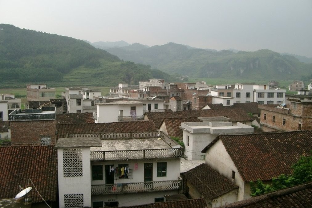 板如村
