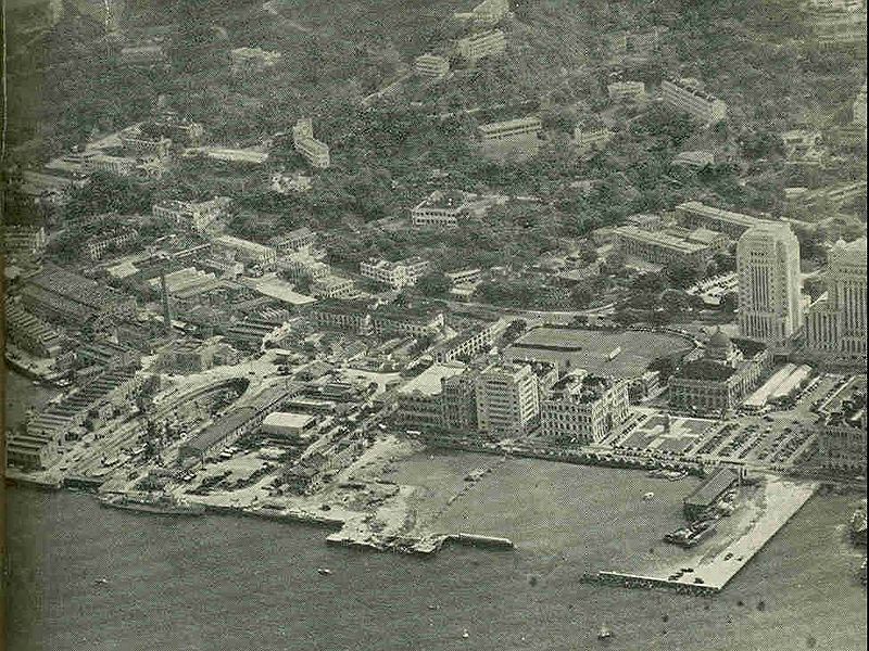1953年，維多利亞港中環岸邊在填海
