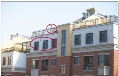 楊智家的樓頂上加蓋了兩層違建