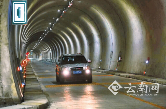 2015年建成的獨龍江隧道