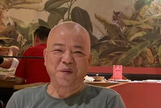 何俊(中國四川籍藝術家) 何俊(中國四川籍藝術家)