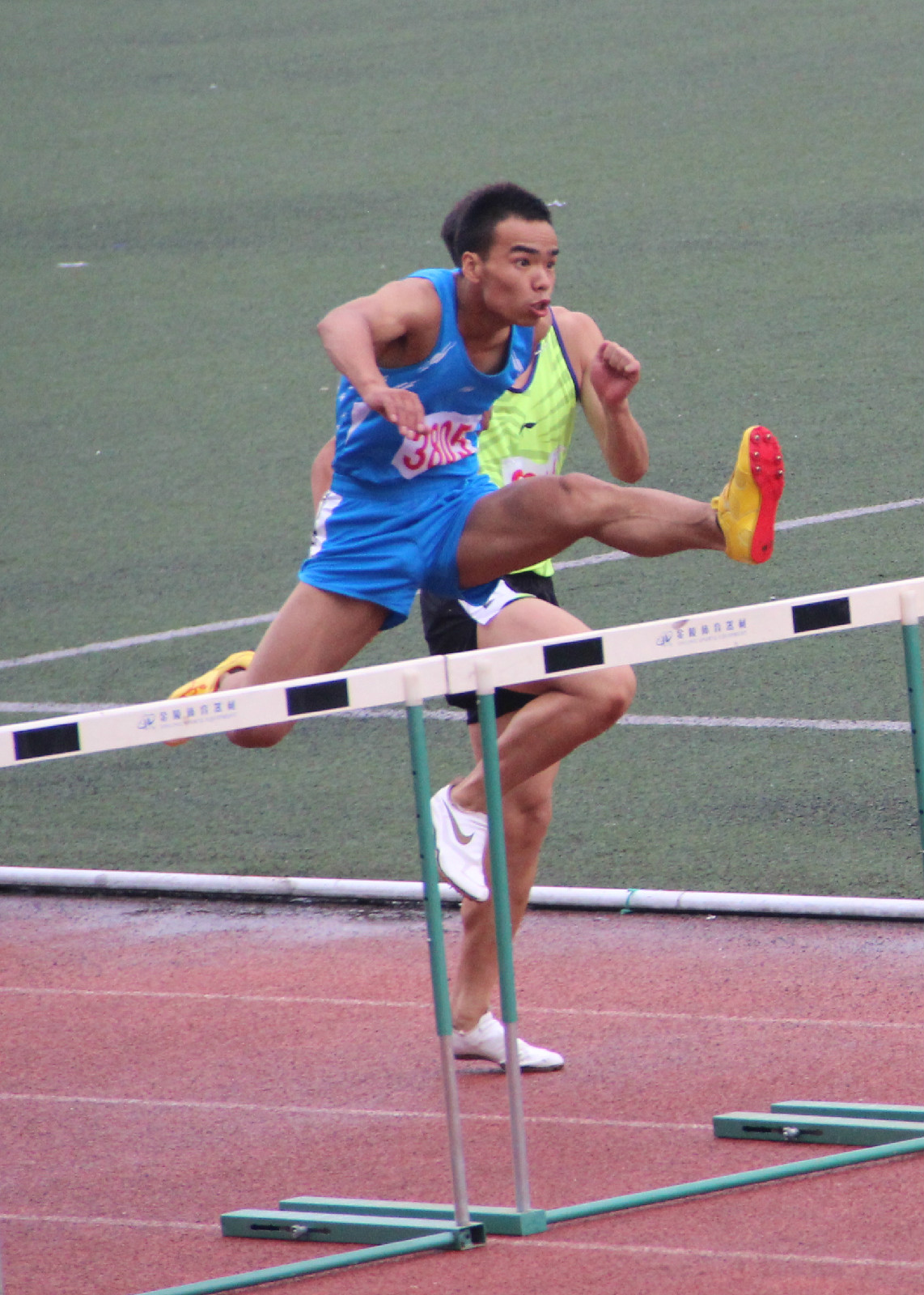 蘇東東在大運會110米欄比賽中