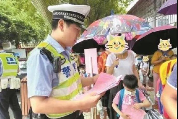 楊東(廣東省清遠市連山壯族瑤族自治縣公安局交警大隊輔警) 楊東(廣東省清遠市連山壯族瑤族自治縣公安局交警大隊輔警)