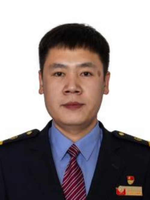 王振強(中共二十大代表,“毛澤東號”機車組第十三任司機長) 王振強(中共二十大代表,“毛澤東號”機車組第十三任司機長)