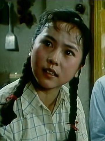 陳仁芳(喜劇故事片《喜盈門》中的角色) 陳仁芳(喜劇故事片《喜盈門》中的角色)