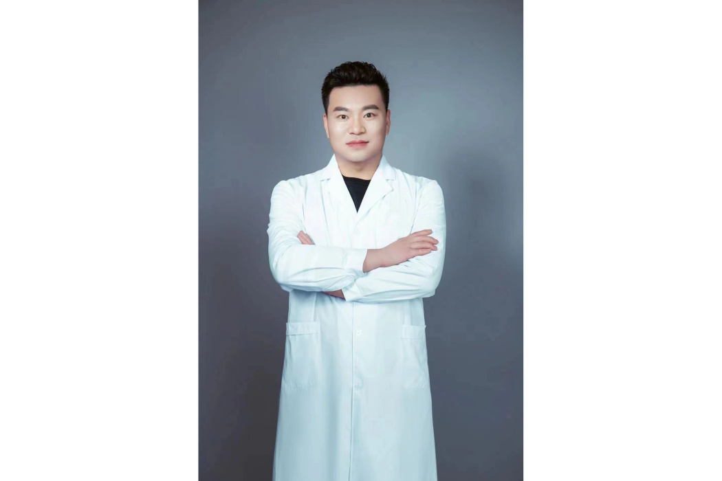 李凱(普寧保麗聖美醫療美容門診部醫師) 李凱(普寧保麗聖美醫療美容門診部醫師)