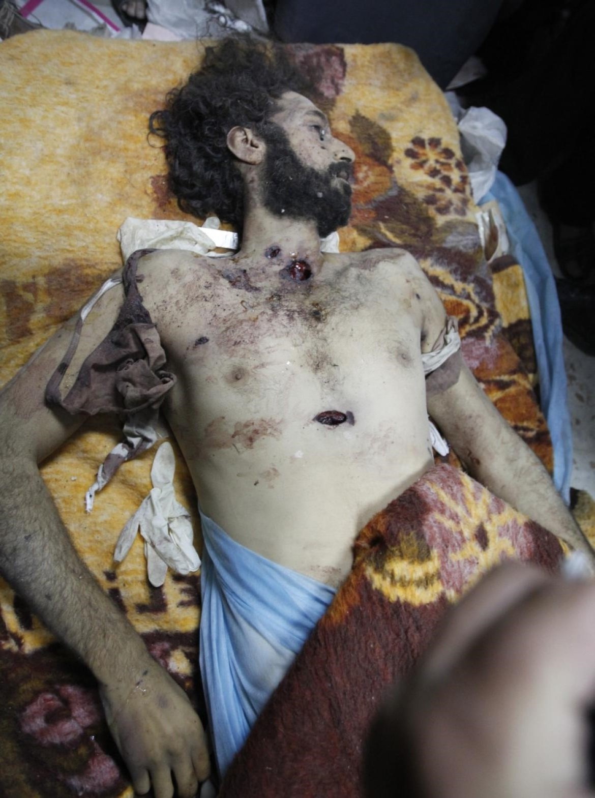 穆塔西姆·比拉·卡扎菲的屍體