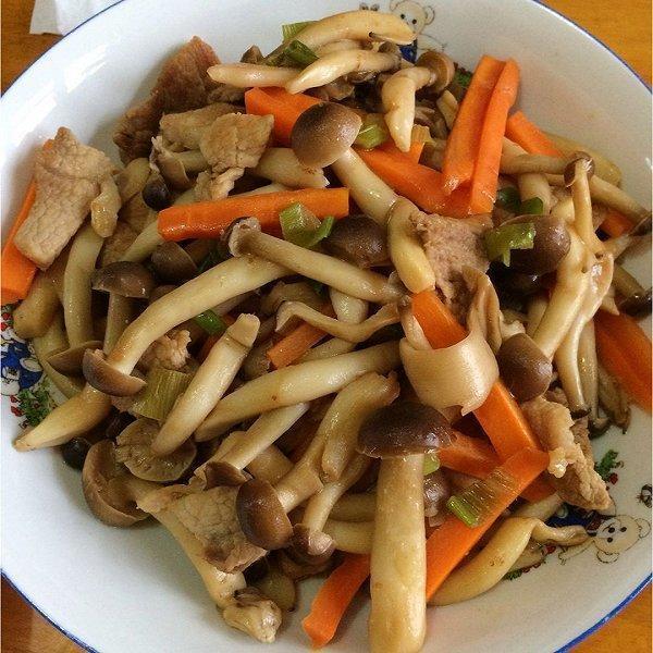 蟹味菇燴千頁豆腐